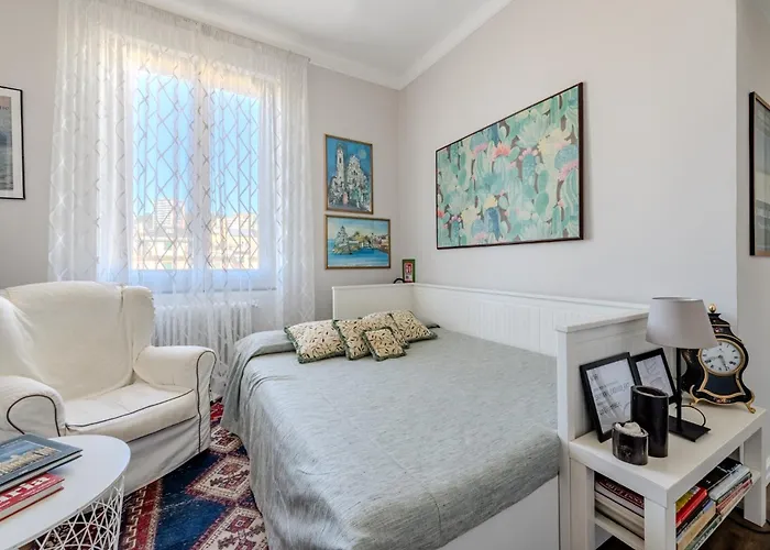 Dietro Il Teatro Modena