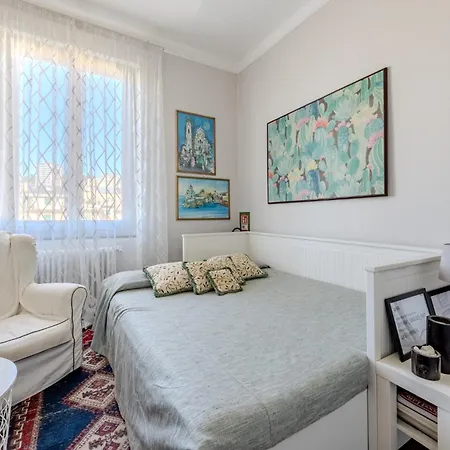 Dietro Il Teatro Modena