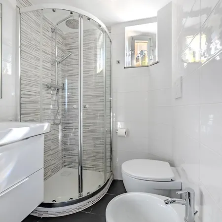 Dietro Il Teatro Modena * Génova